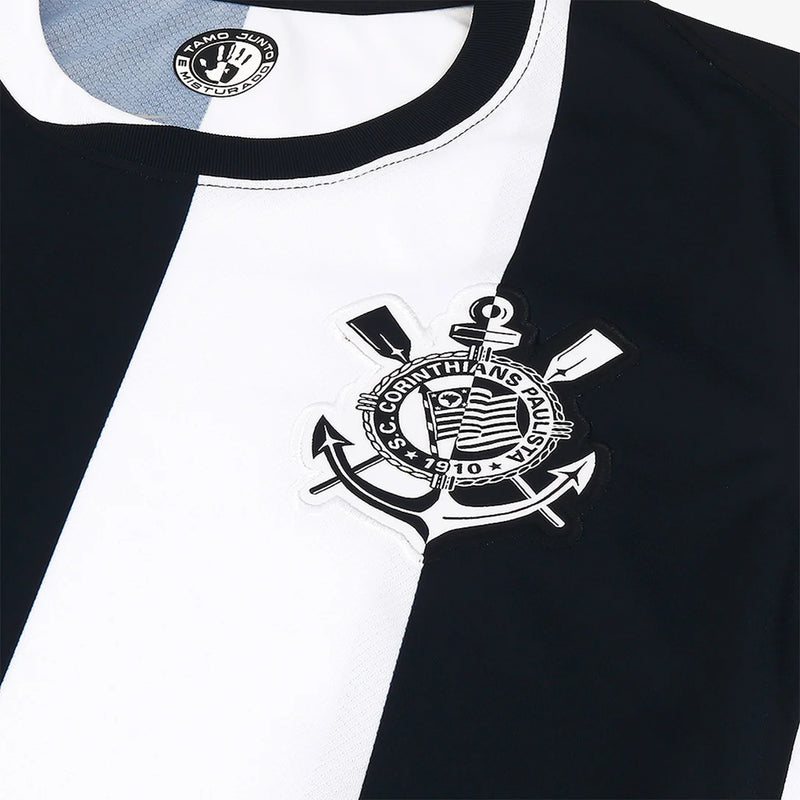 Detalhe do escudo bordado da Camisa Corinthians III 24/25 Nike