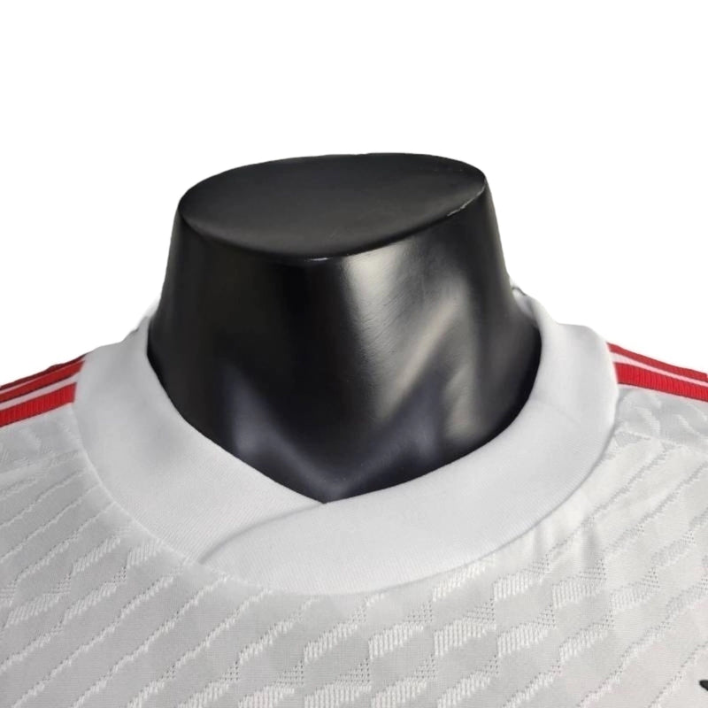 Gola V canelada da Camisa Flamengo II 24/25 Jogador Adidas Masculina – Acabamento confortável.