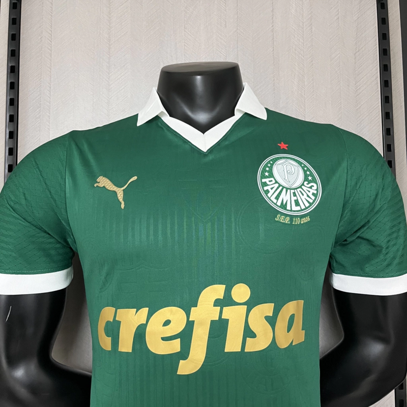 Detalhe do escudo vinil aplicado na Camisa Palmeiras 24/25 Jogador.