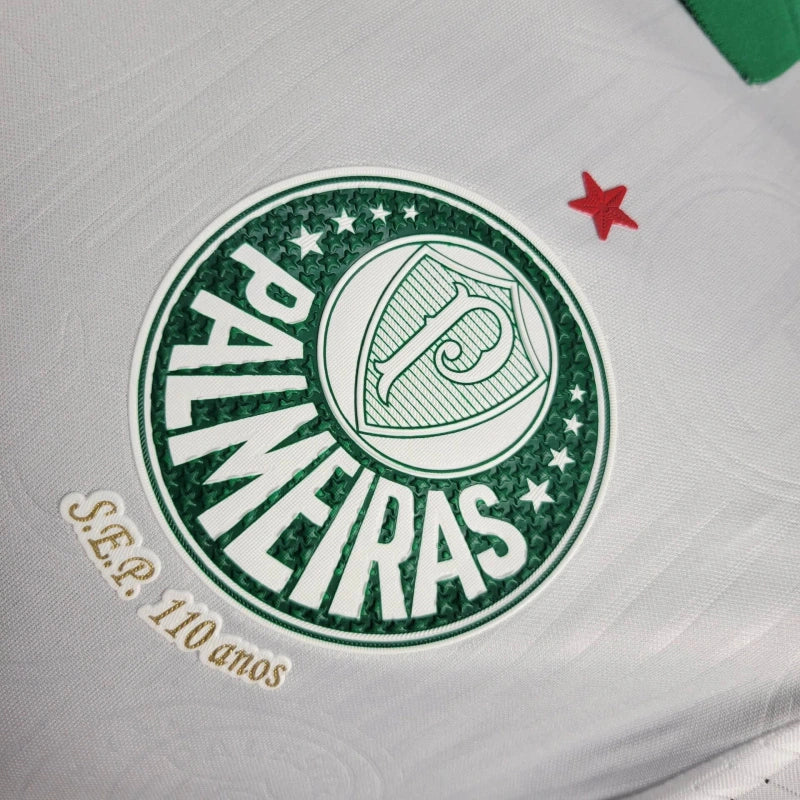 Detalhe do escudo vinil aplicado na Camisa Palmeiras 24/25 Jogador.