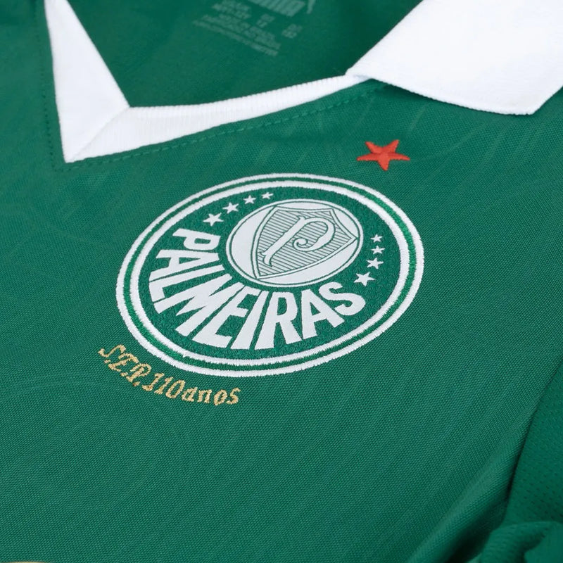 Detalhe do escudo bordado na Camisa Palmeiras I 24/25 Feminina.