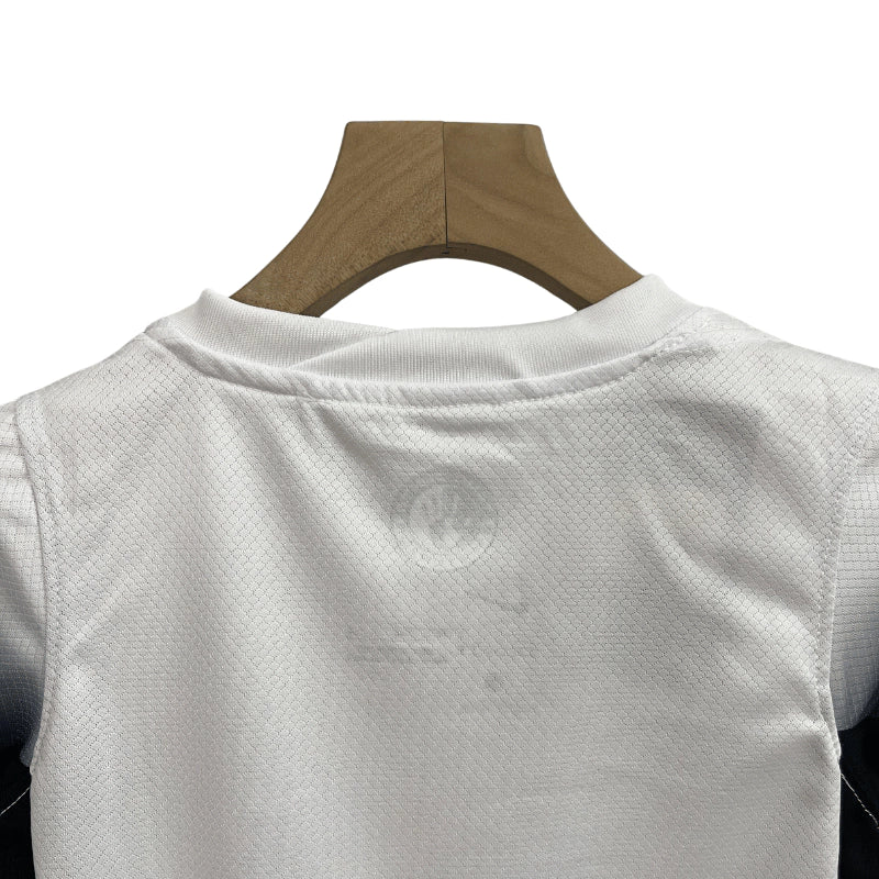 Parte traseira do Kit Infantil Corinthians I 24/25 – Modelagem confortável para crianças.