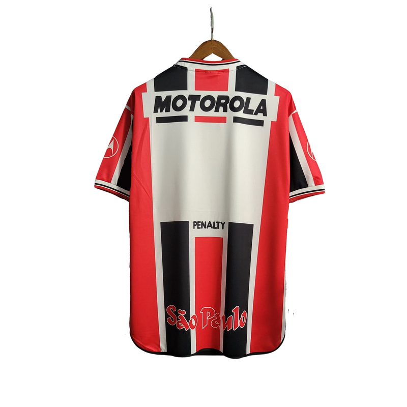  Nome "São Paulo" estampado na parte de trás da camisa retrô 1999/2000.
